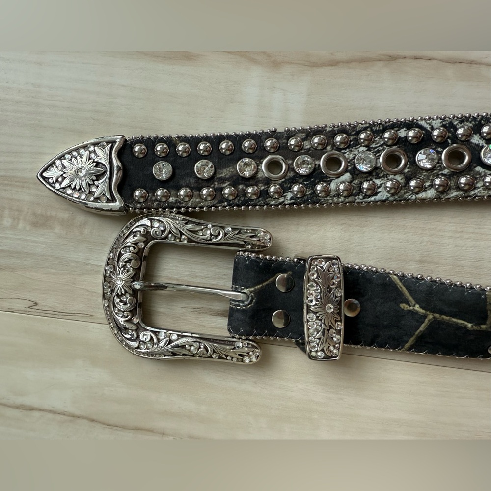 Nocona Women’s Camouflage Studded Belt
